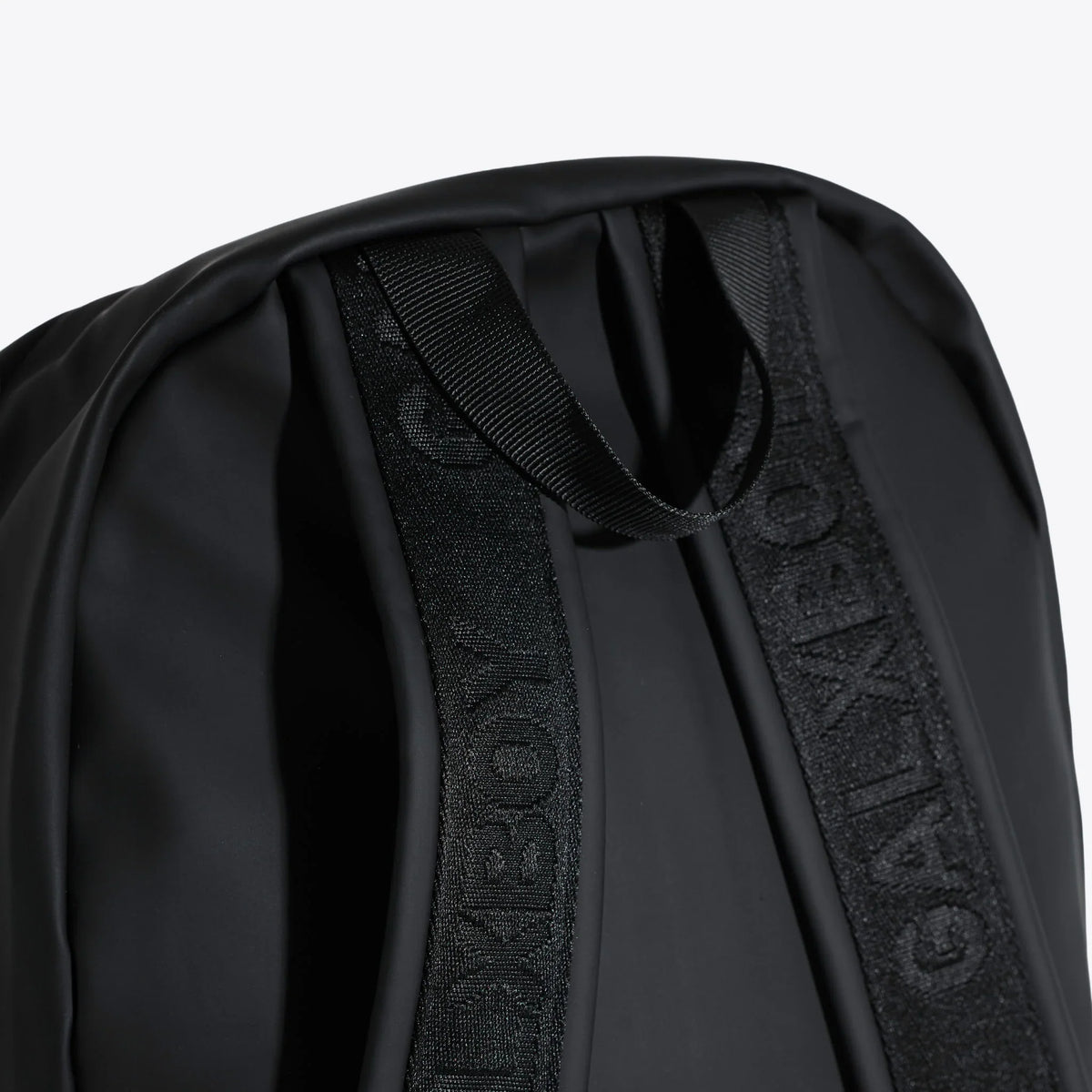 ESSENTIAL BACKPACK